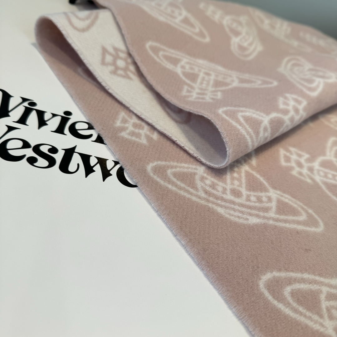 Vivienne Westwood Westwood”最爱的土星 从精神上 Vivenne Westwood才是最能代表英国人的 品牌