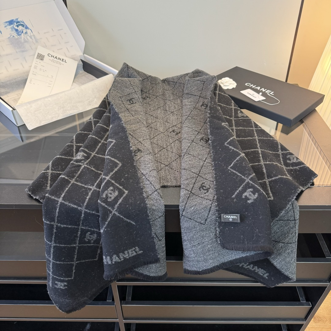 Chrome Hearts 𝑪𝒉 菱格标志