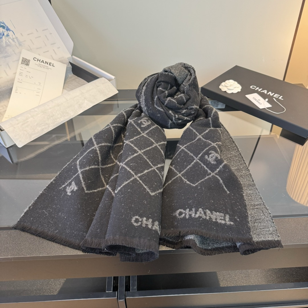 Chrome Hearts 𝑪𝒉 菱格标志
