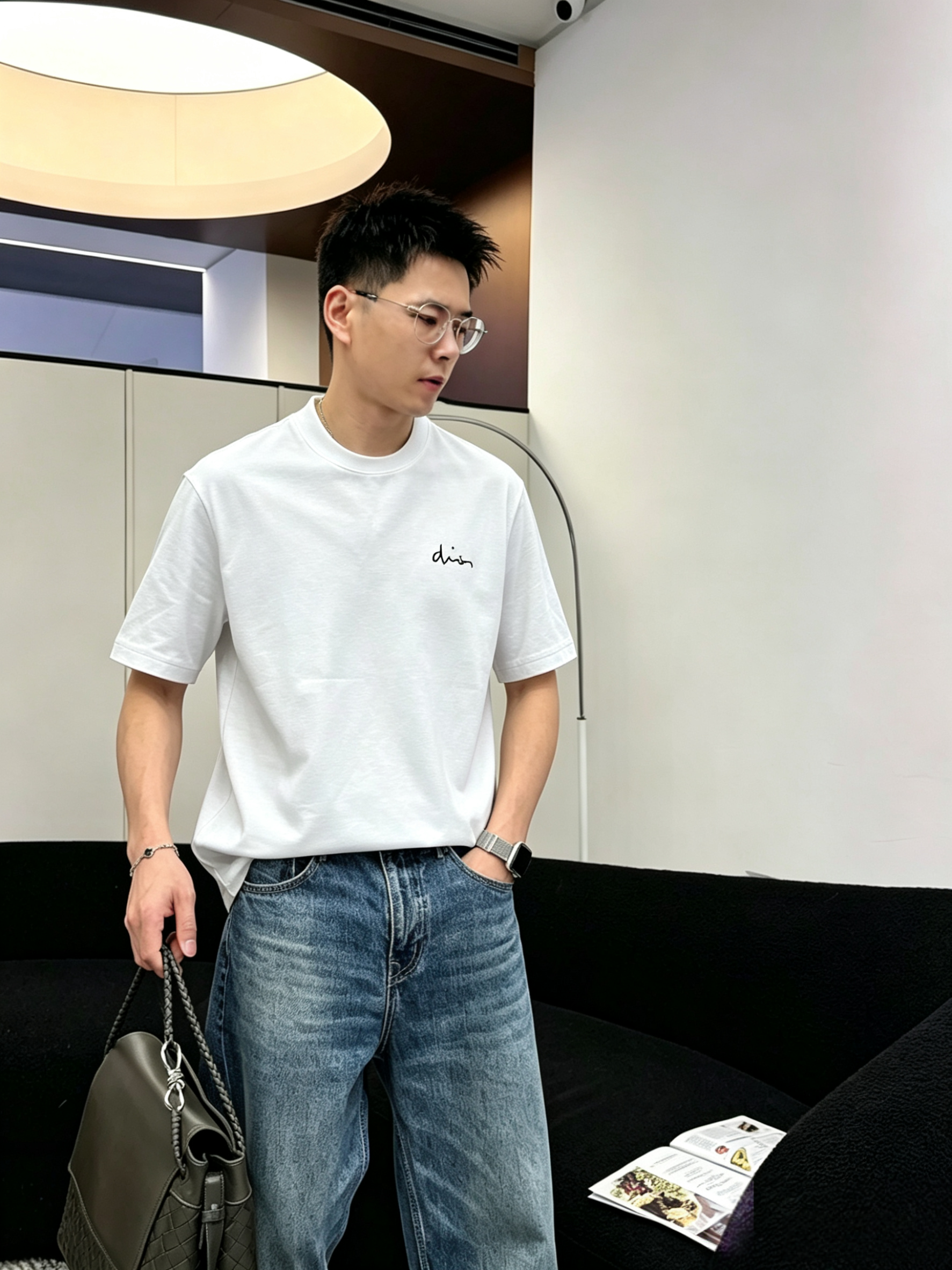 Dior迪奥2026年春夏新款男士圆领短袖T恤，高端成衣欧货系列，极具设计感的一款单品，顶级外商客供百分