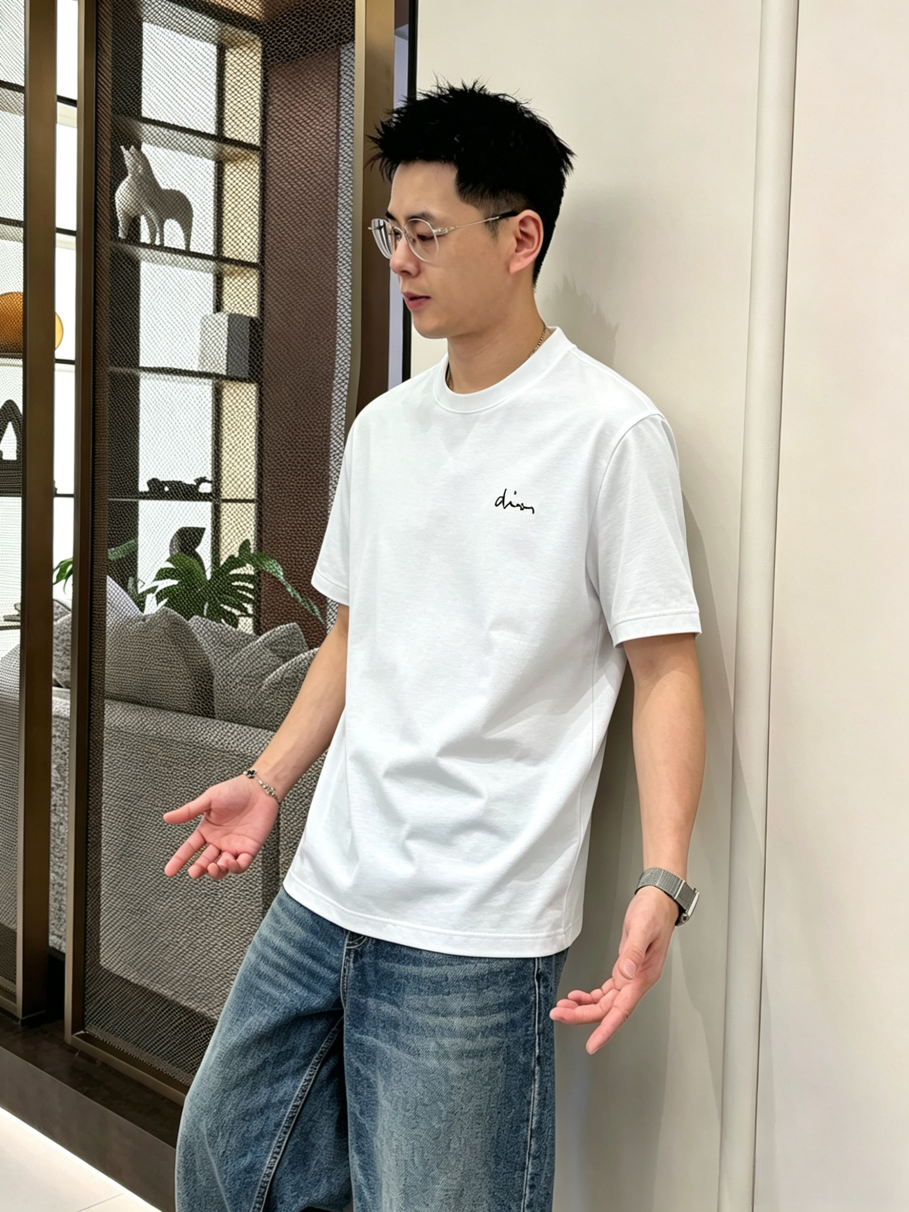 Dior迪奥2026年春夏新款男士圆领短袖T恤，高端成衣欧货系列，极具设计感的一款单品，顶级外商客供百分