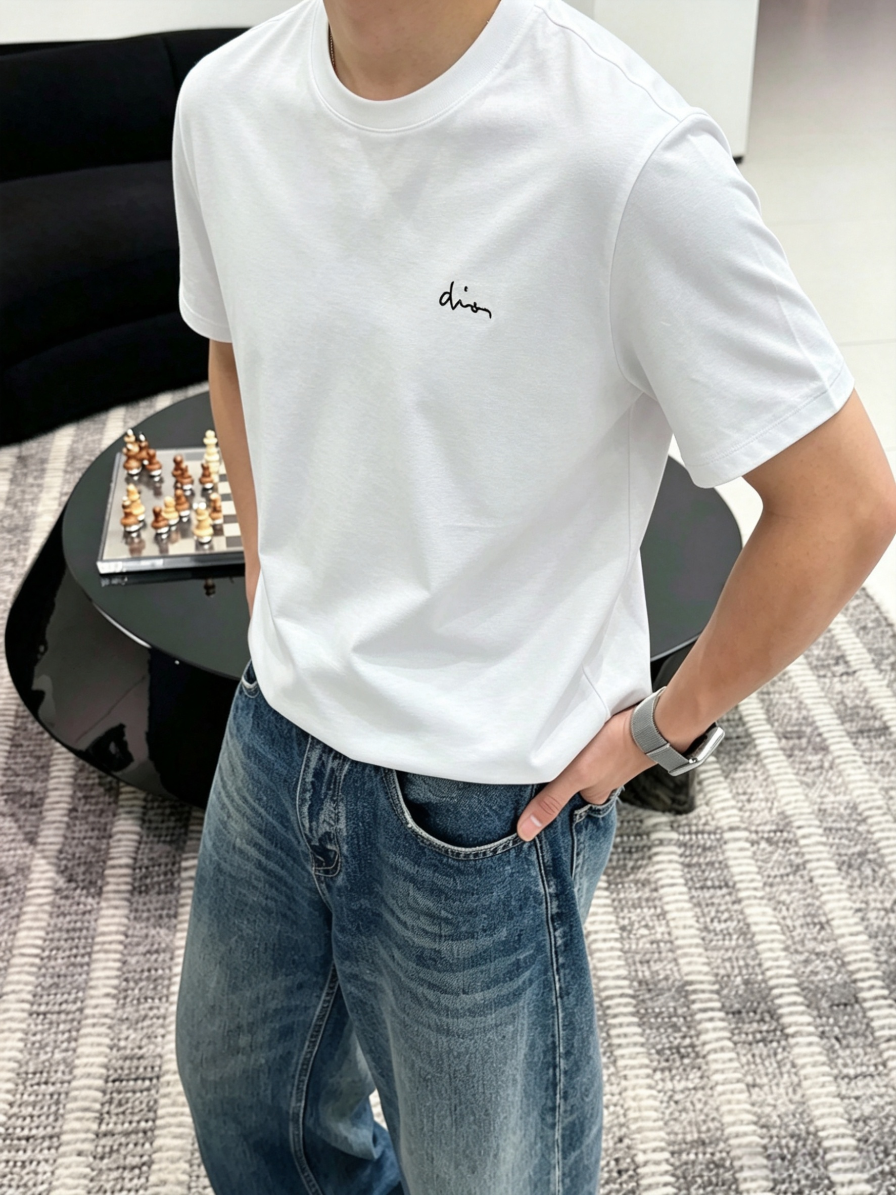 Dior迪奥2026年春夏新款男士圆领短袖T恤，高端成衣欧货系列，极具设计感的一款单品，顶级外商客供百分