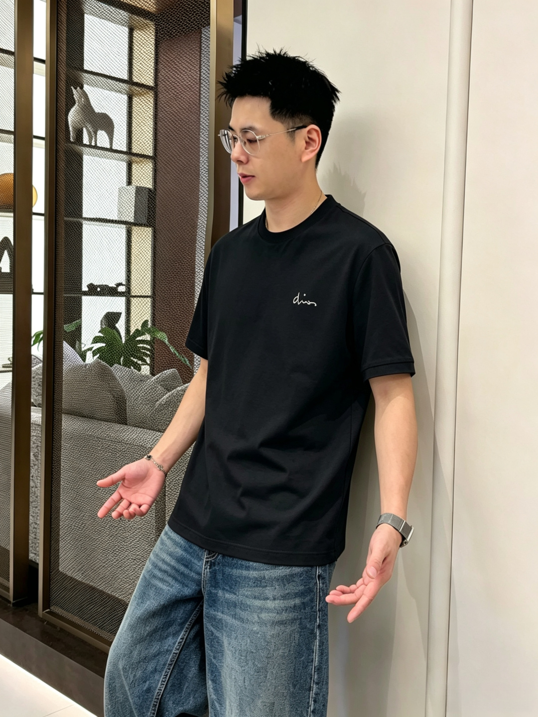 Dior迪奥2026年春夏新款男士圆领短袖T恤，高端成衣欧货系列，极具设计感的一款单品，顶级外商客供百分