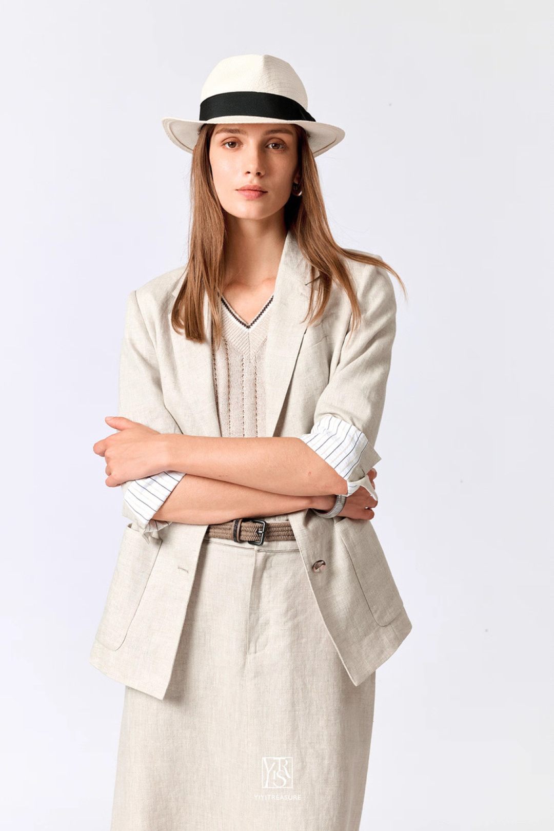Premium Women’s Clothes: Custom-Made High-Quality Coats with Gold Wire Detailing - 图片 3