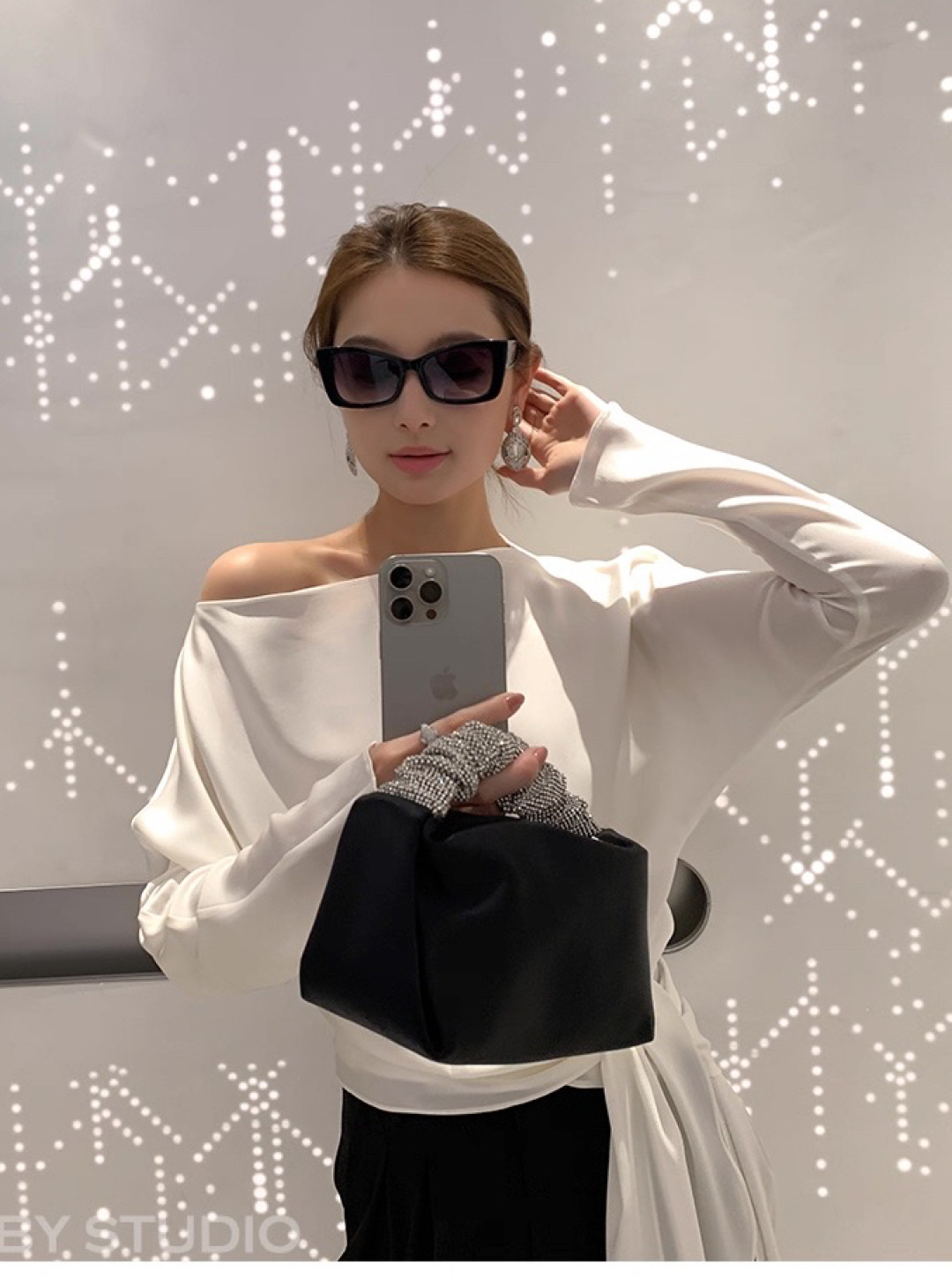 High-Quality Women’s Clothing with YSL Packaging: French Silk Shirt with Waist Tie - 图片 8