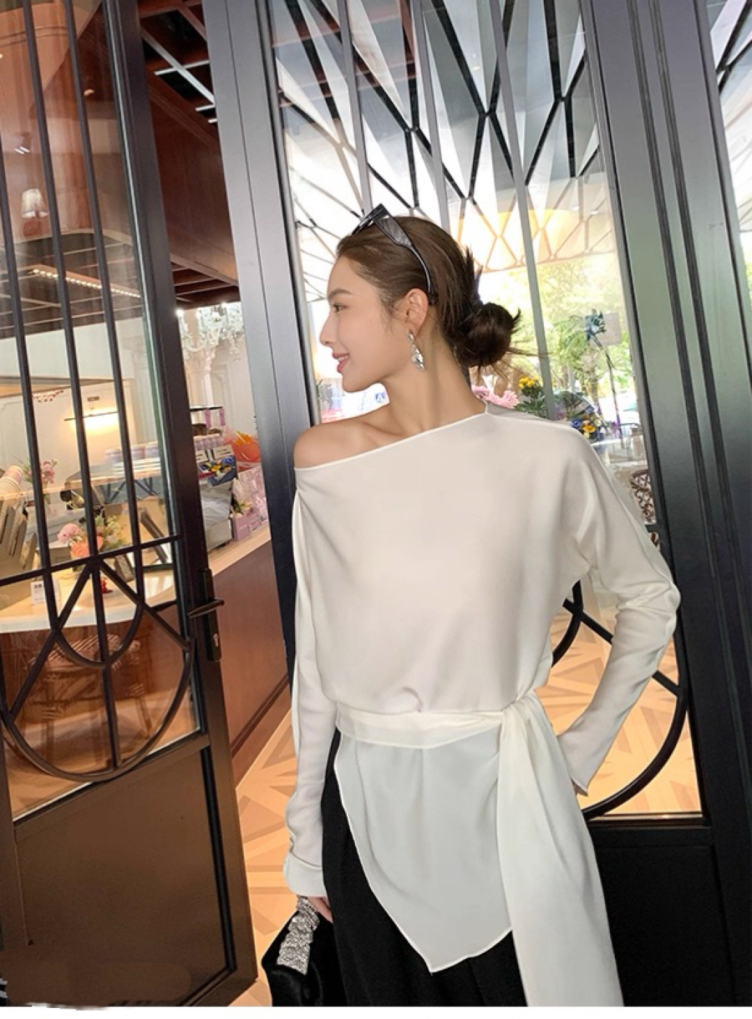 High-Quality Women’s Clothing with YSL Packaging: French Silk Shirt with Waist Tie - 图片 2