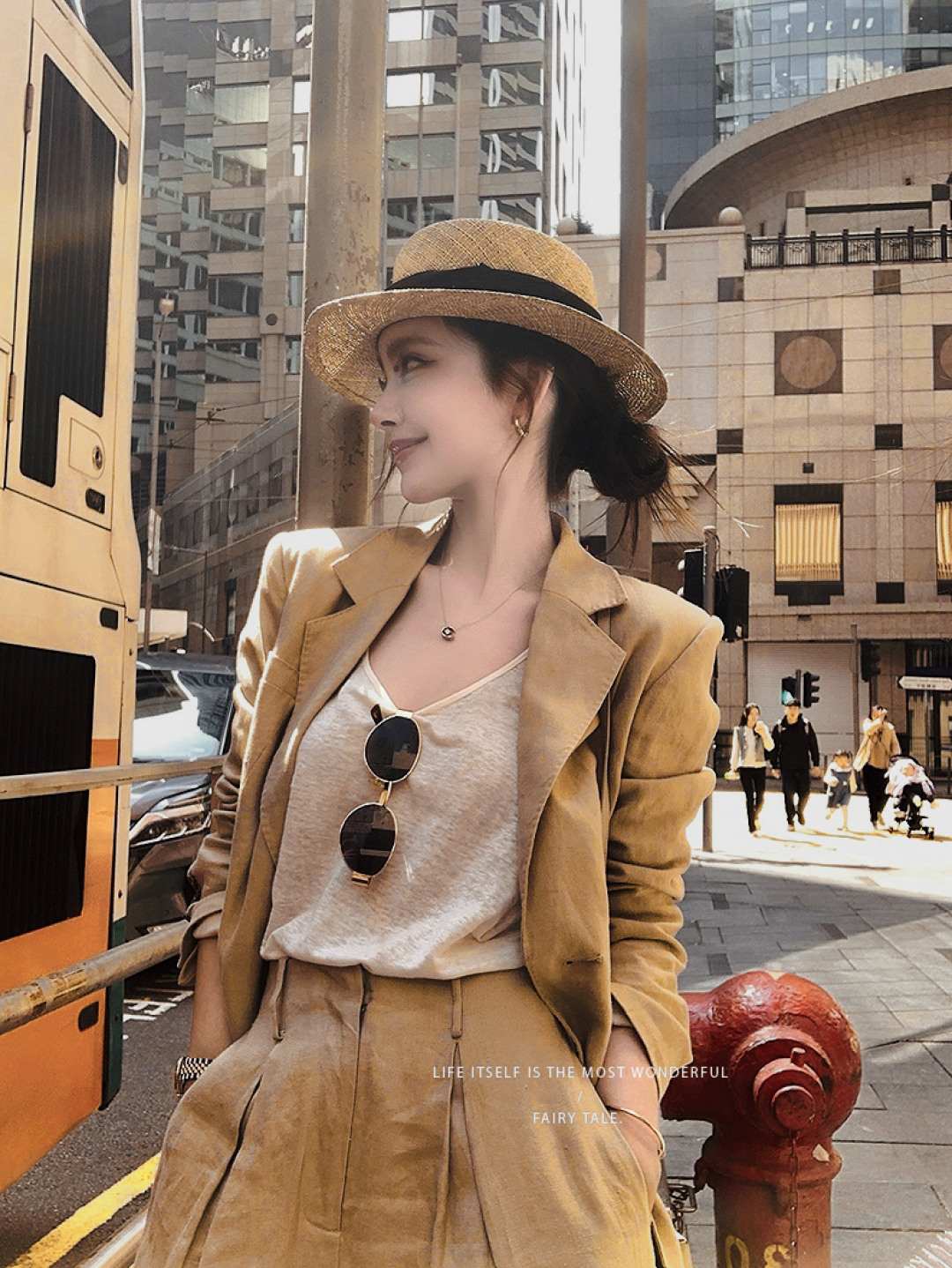 “High-End Women’s Suit with Packaged Cape for Autumn in French Style” - 图片 4