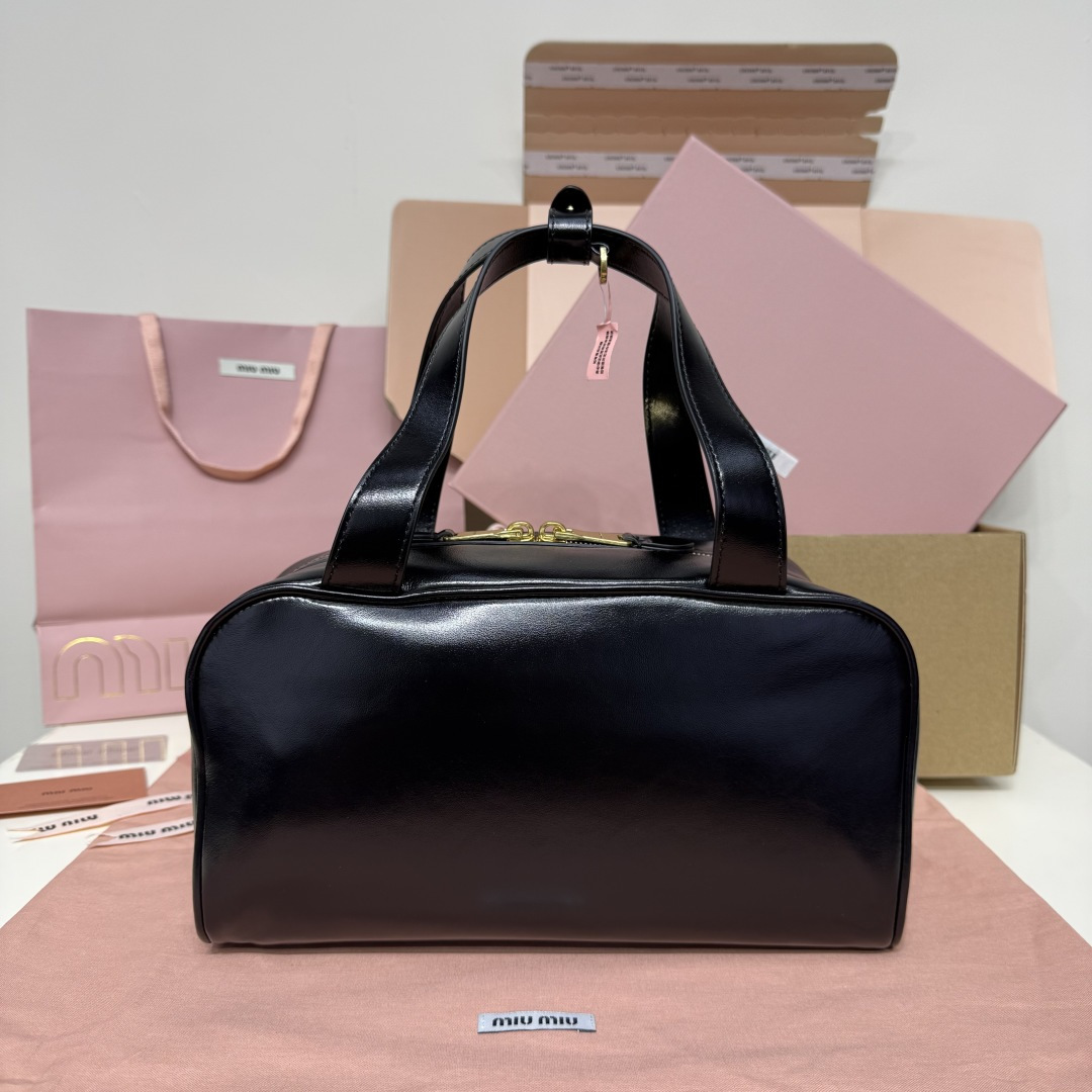 Celine 5BB182 新品 腋下保龄球包