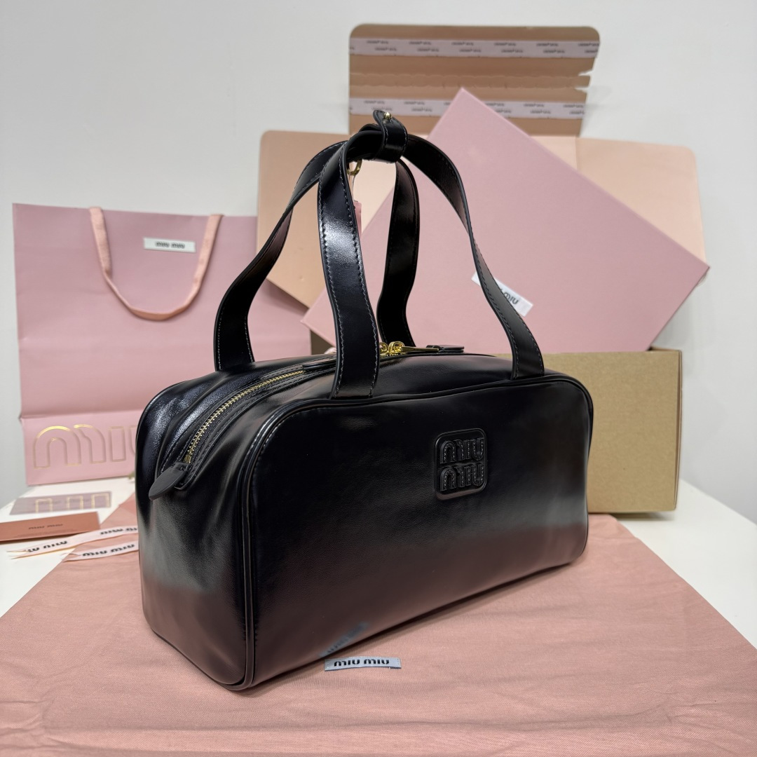 Celine 5BB182 新品 腋下保龄球包