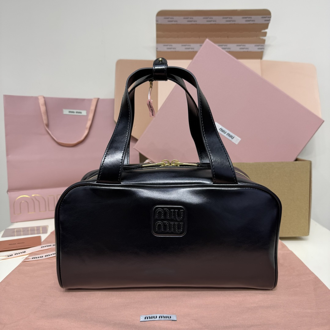 Celine 5BB182 新品 腋下保龄球包