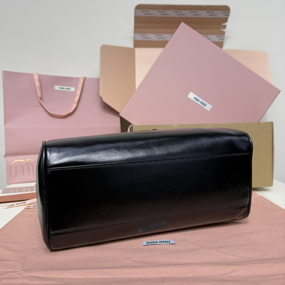 Celine 5BB182 新品 腋下保龄球包