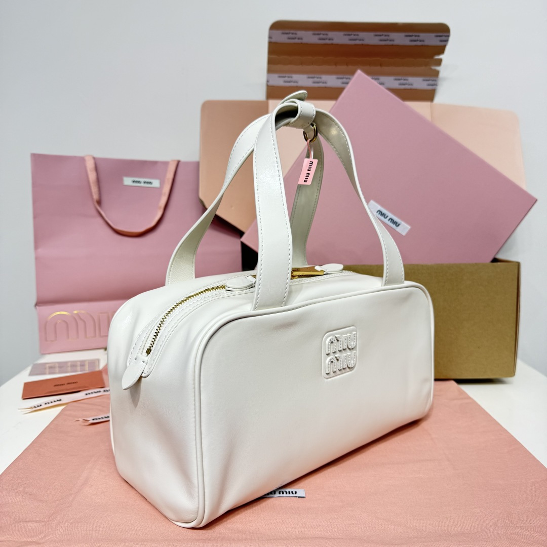 Celine 5BB182 新品 腋下保龄球包
