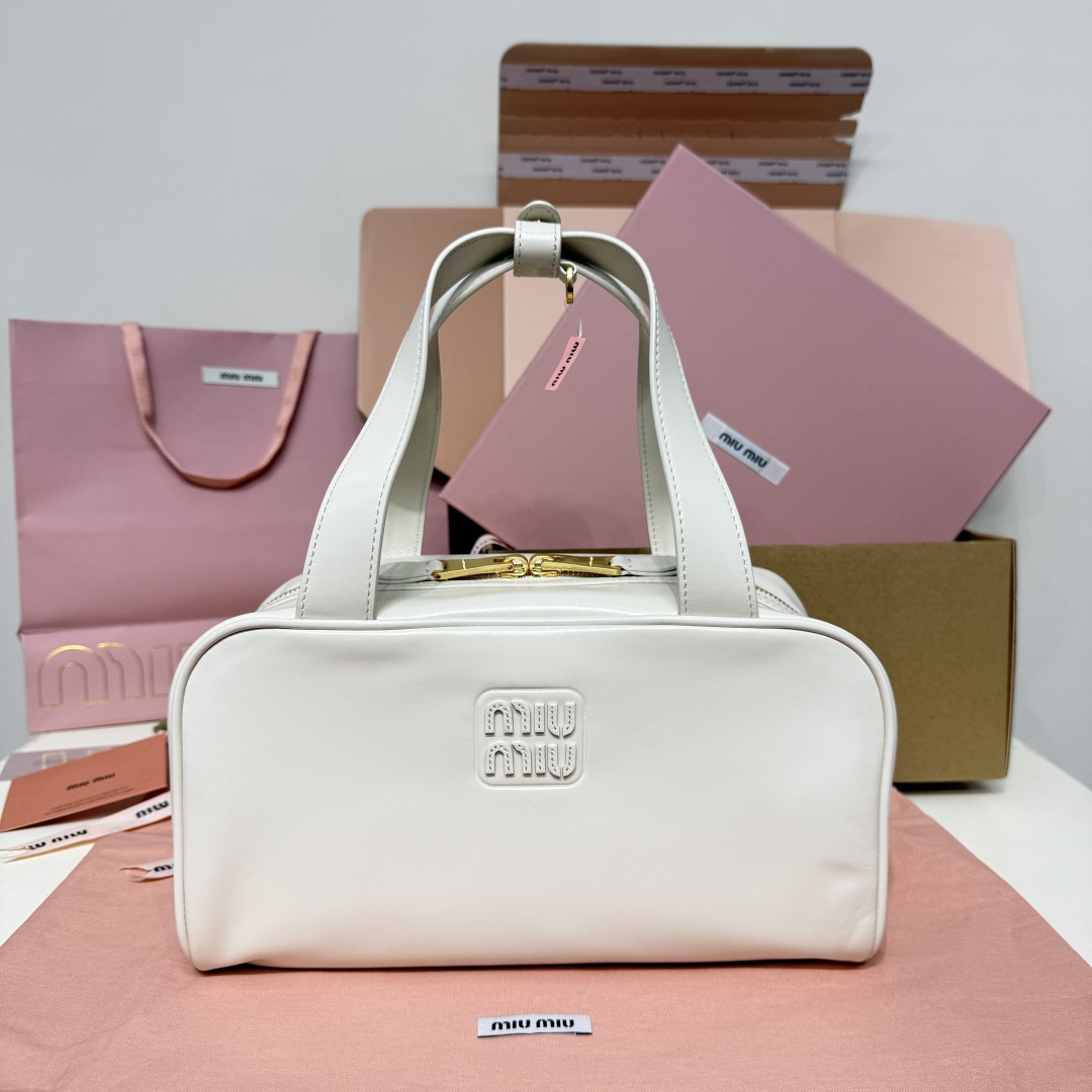Celine 5BB182 新品 腋下保龄球包