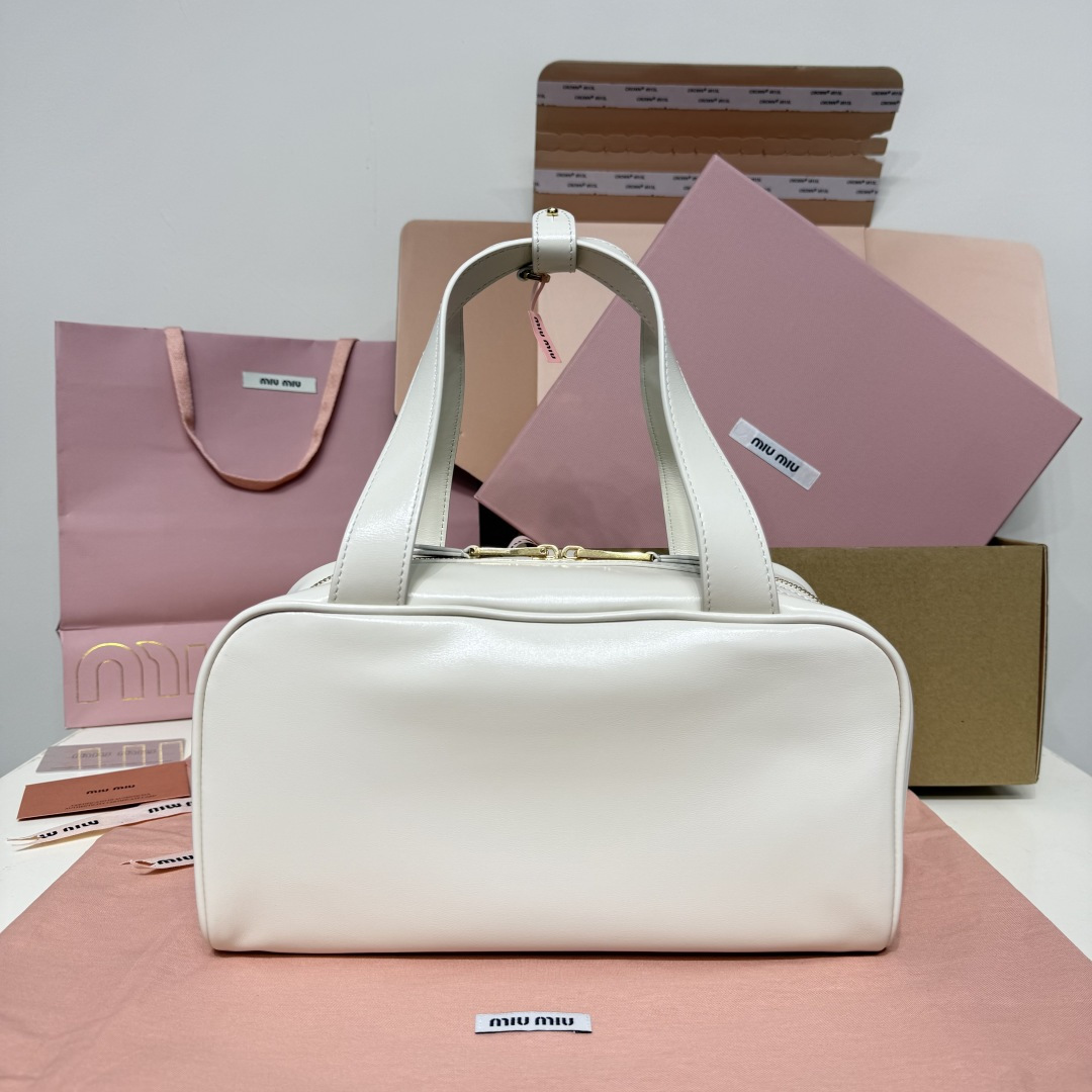 Celine 5BB182 新品 腋下保龄球包