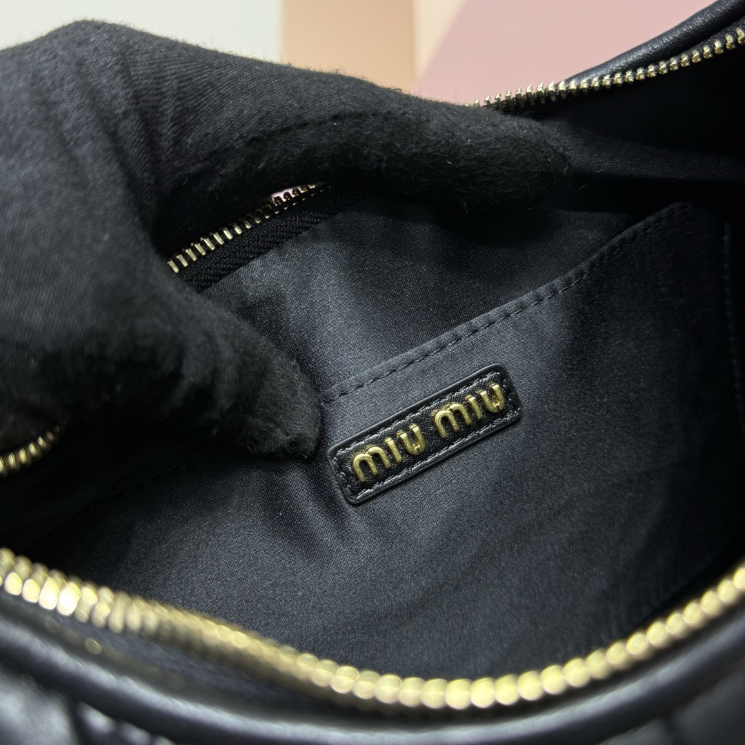 Miu Miu 大号黑色5BC108：MiuMiu新品MiuWander手袋