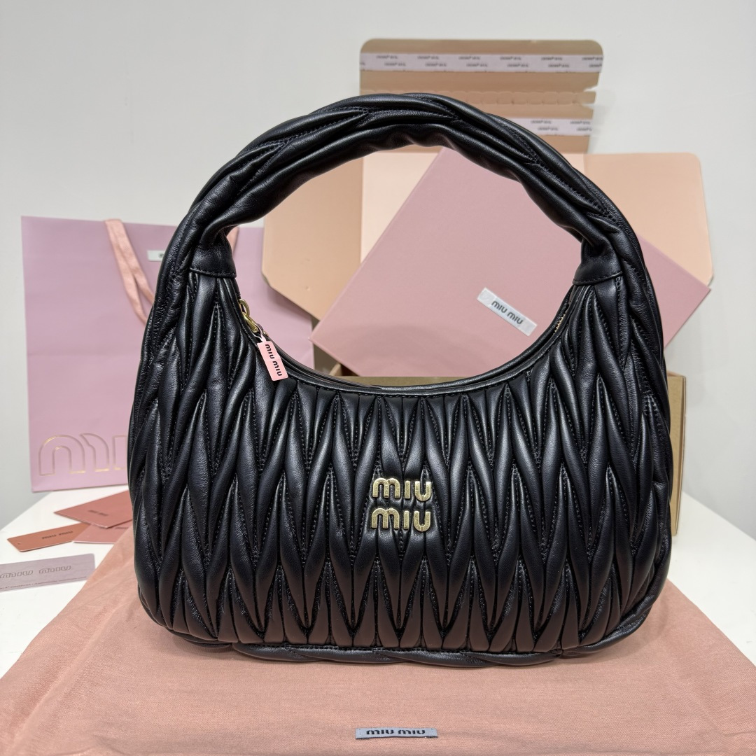 Miu Miu 大号黑色5BC108：MiuMiu新品MiuWander手袋