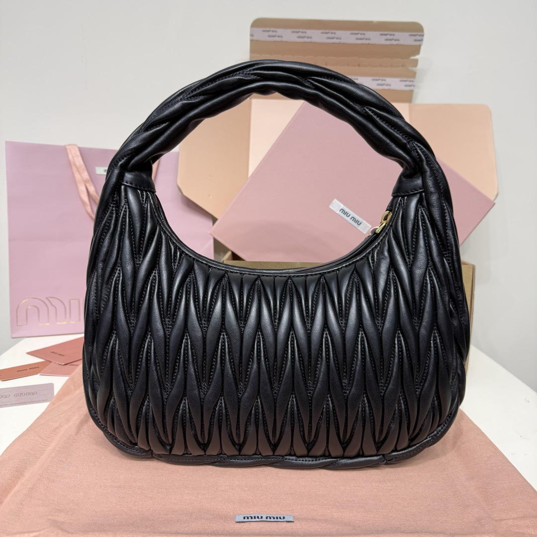 Miu Miu 大号黑色5BC108：MiuMiu新品MiuWander手袋