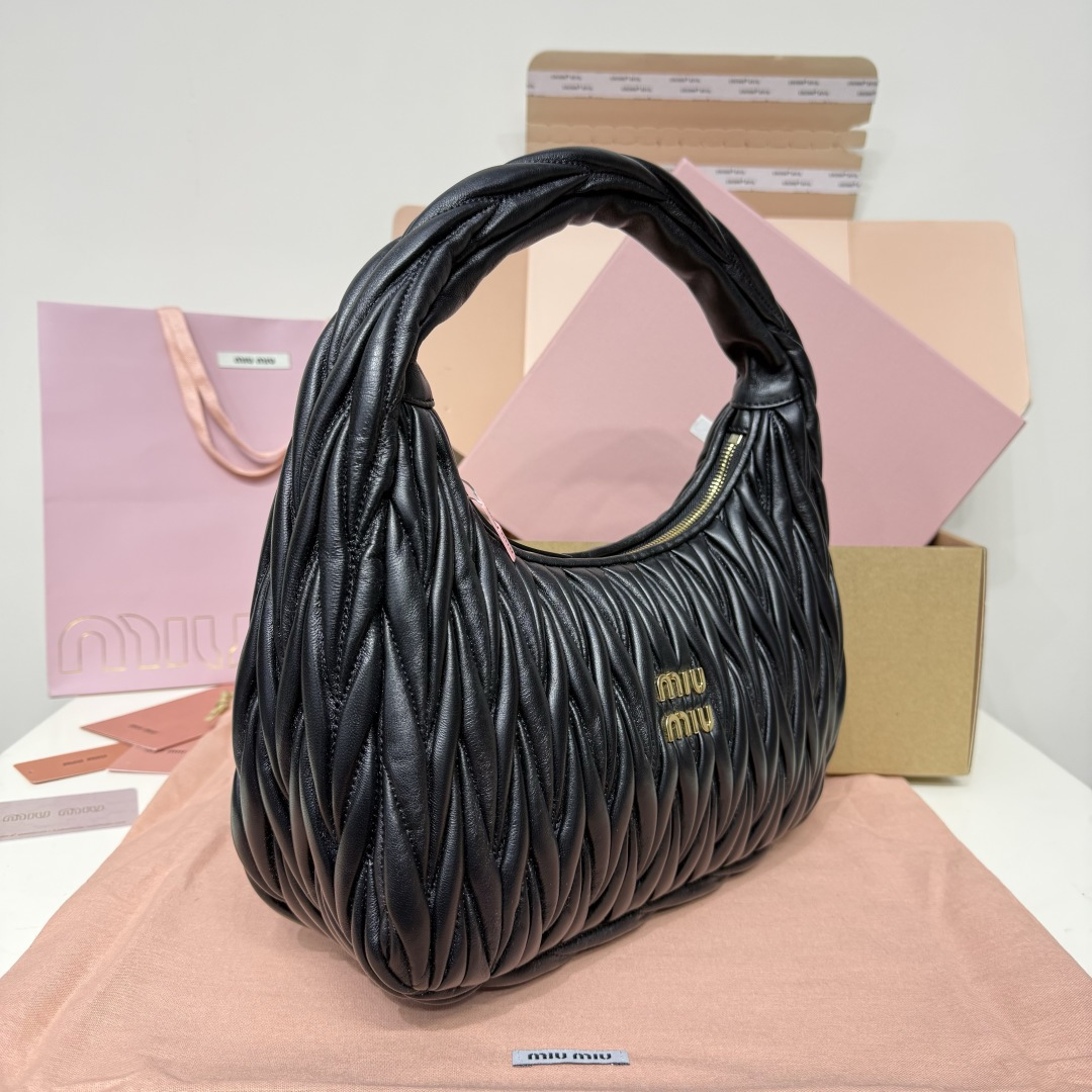 Miu Miu 大号黑色5BC108：MiuMiu新品MiuWander手袋