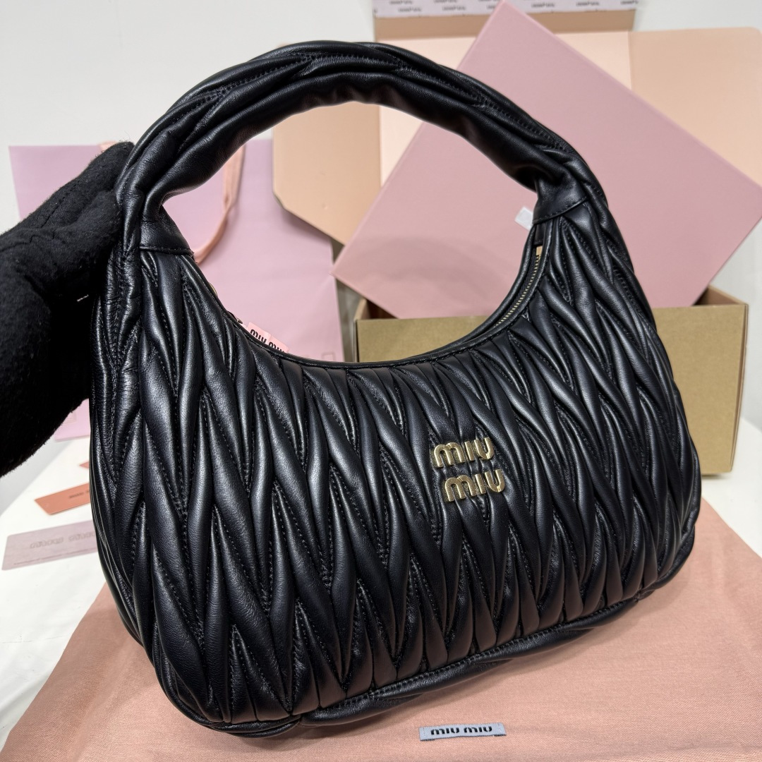Miu Miu 大号黑色5BC108：MiuMiu新品MiuWander手袋