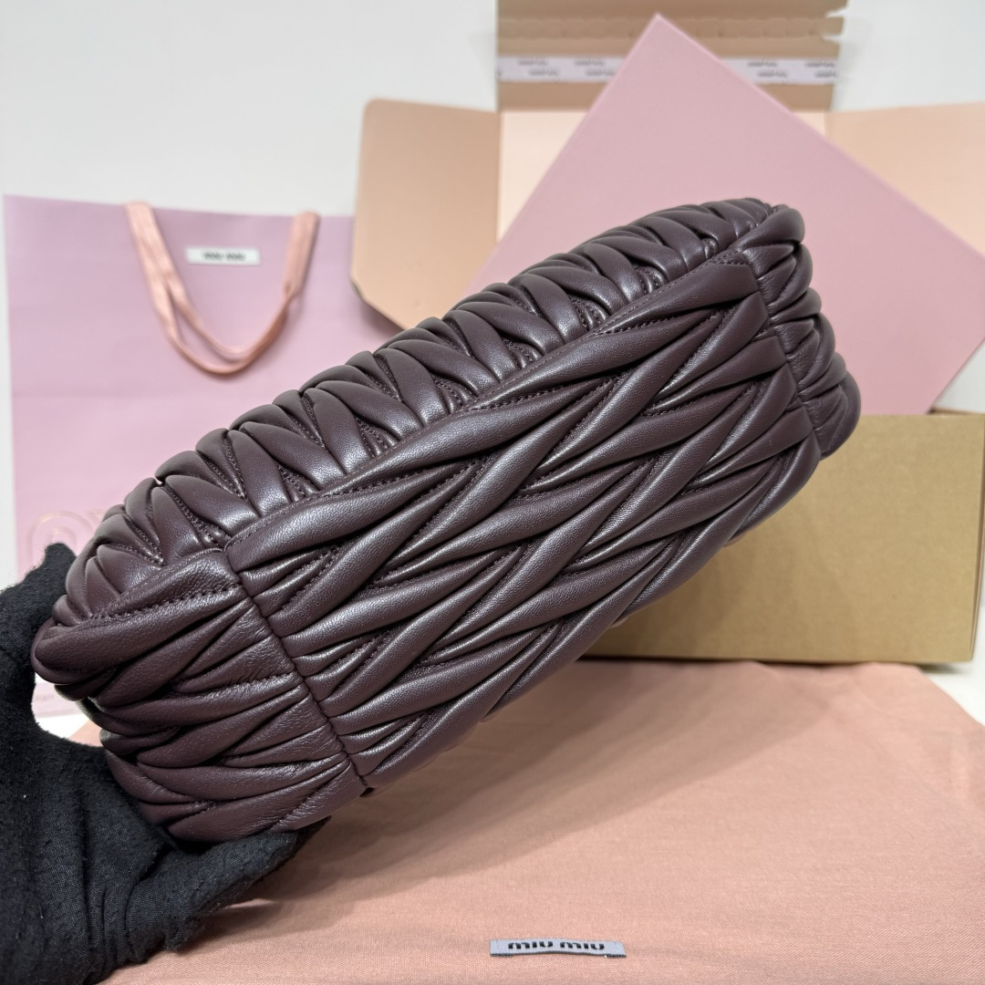 Miu Miu 大号石楠木5BC108：MiuMiu新品MiuWander手袋