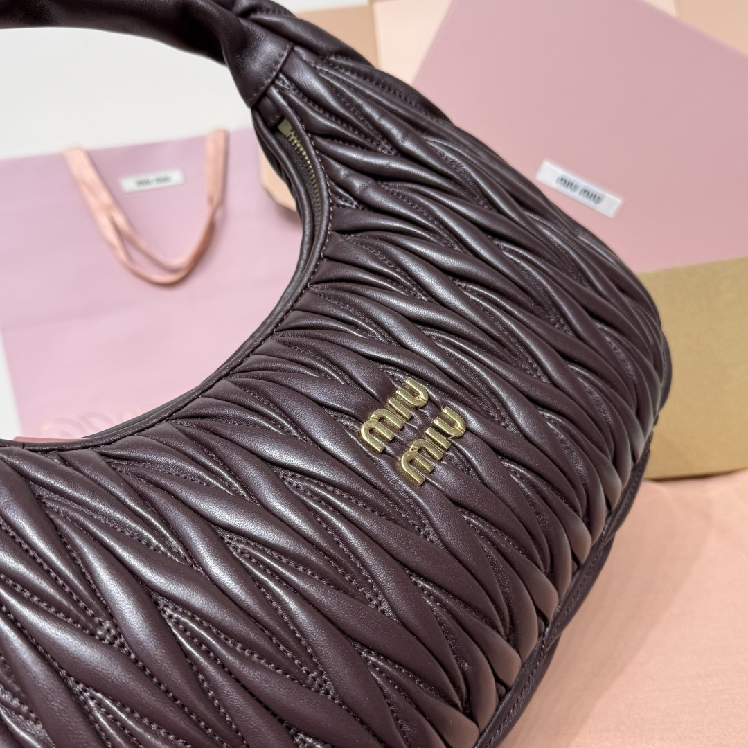 Miu Miu 大号石楠木5BC108：MiuMiu新品MiuWander手袋