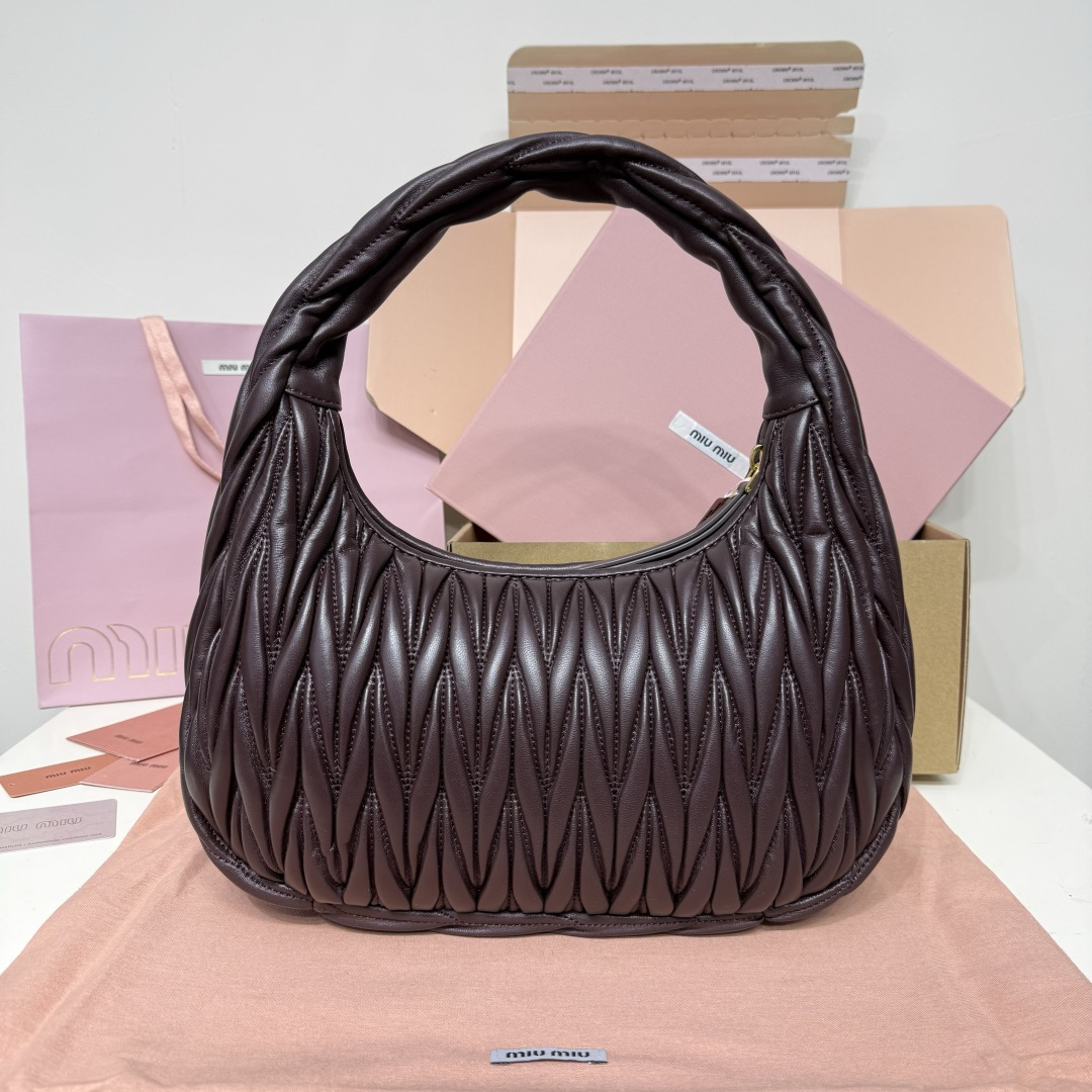 Miu Miu 大号石楠木5BC108：MiuMiu新品MiuWander手袋