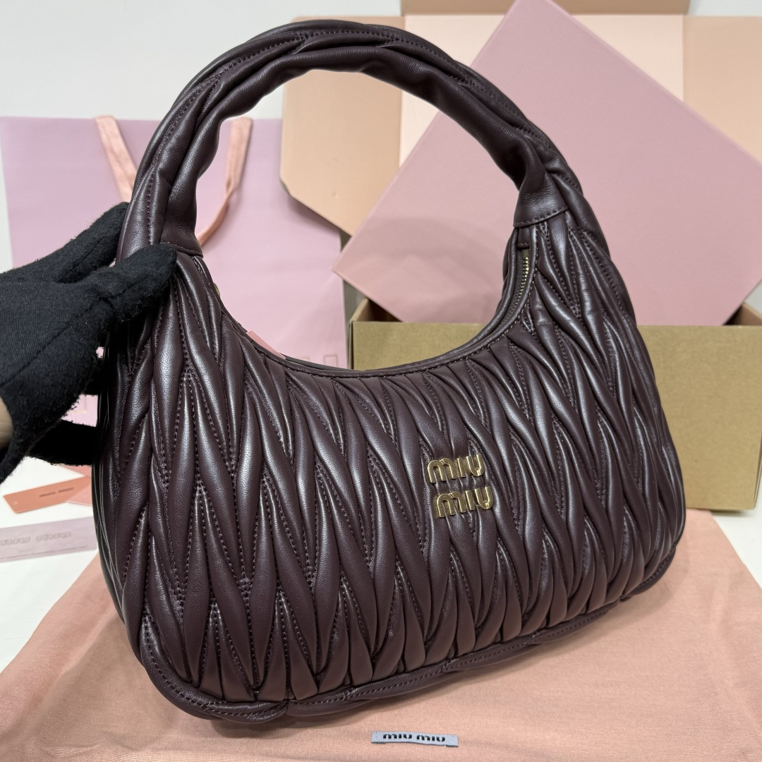 Miu Miu 大号石楠木5BC108：MiuMiu新品MiuWander手袋