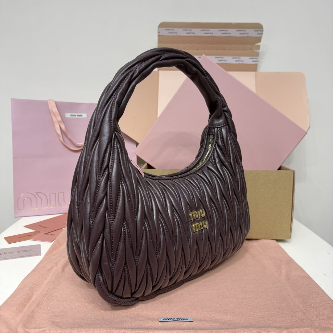Miu Miu 大号石楠木5BC108：MiuMiu新品MiuWander手袋