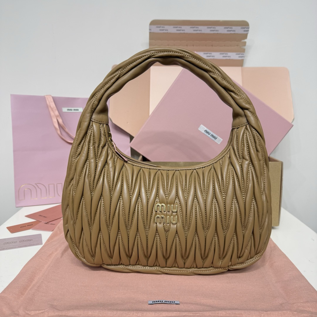 Miu Miu 大号焦糖5BC108：MiuMiu新品MiuWander手袋