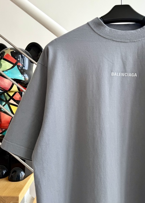 Balenciaga Men's Grey Cotton T-Shirt with Logo - Comfortable & Breathable 1 Balenciaga Men's Grey Cotton T-Shirt with Logo - Comfortable & Breathable