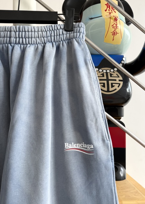 Pantalon de survêtement Balenciaga Gris Bleu Délavé à Jambes Larges 2025SS 1 Pantalon de survêtement Balenciaga Gris Bleu Délavé à Jambes Larges 2025SS