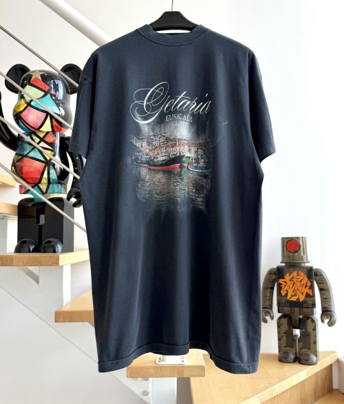 Vintage-Style Getaria Euskadi Print T-Shirt, Washed Grey, Relaxed Fit 1 Vintage-Style Getaria Euskadi Print T-Shirt, Washed Grey, Relaxed Fit