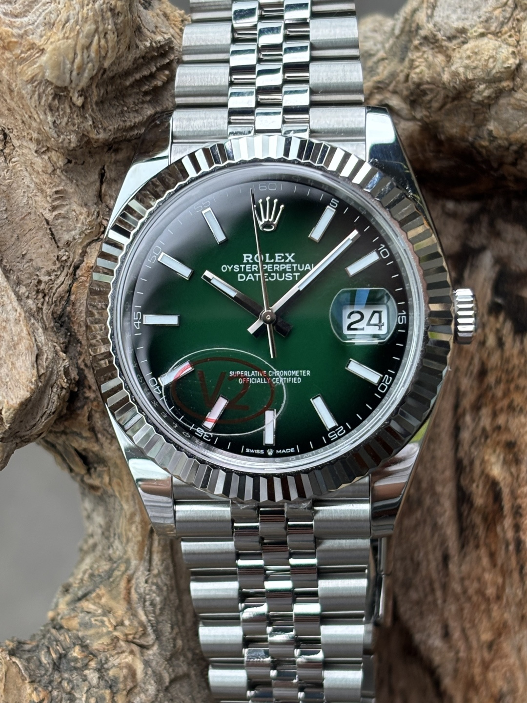 NO:821977,VS Rolex Baselworld 2026 New Products Early Access!  36MM and 41MM are available for pre-order ~ Dandong integrated movement, shiny platinum dog tooth ring that does not fade, the same original 'enamel' gradient green plate, non-market 'sunray' radial pattern. All accessories are VS top version, currently the ceiling of the market!  All in one step~,rolex19860909VS 劳力士巴塞尔展2026新品抢先体验！36MM 和41MM接受预定～ 丹东 一体机芯,闪亮白金狗牙圈不掉色,原版一致“搪瓷”渐变绿盘,非市场“太阳纹”放射纹.配件全部都是VS顶级版本,目前市场天花板！一步到位～,,rolex,Watch