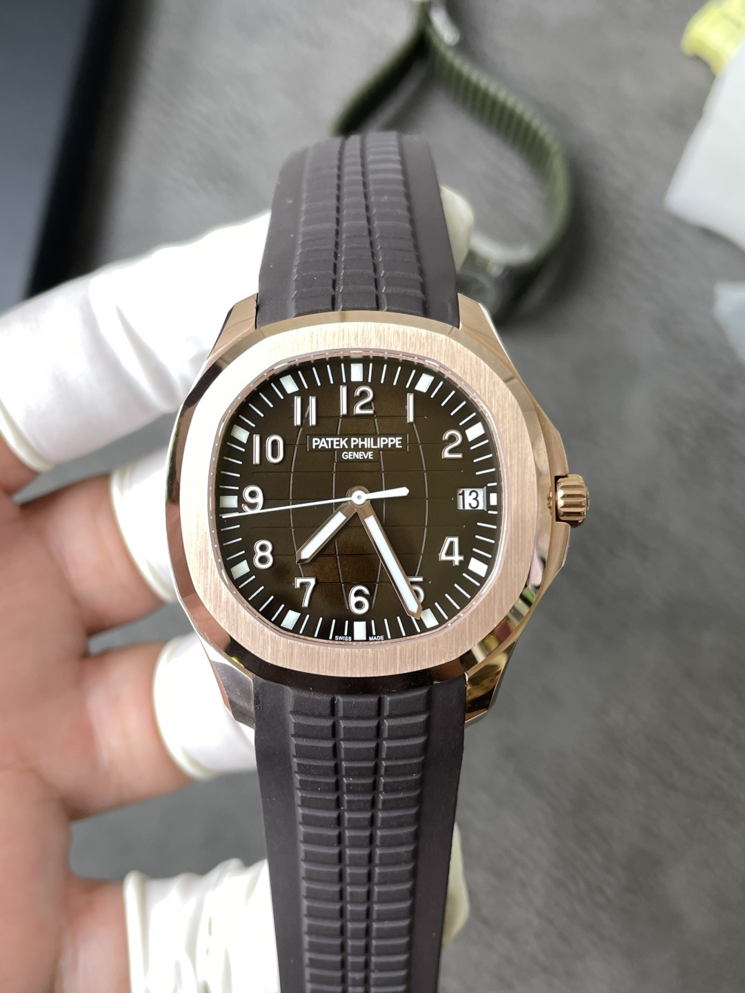 NO:924524,W S Patek Philippe grenade series WS-FACTORY full weight version (non-weighted version) 5167R 136 grams. 5168G gram debut. Redefine industry standards configuration  Military material high-density fine tungsten (density is consistent with platinum 16.8g/cm) non-market tungsten copper, tungsten steel, steel-clad tungsten. Guaranteed not to oxidize, guaranteed not to peel, guaranteed to be gold-plated. (Gold needs to be removed from the Swiss coating protective layer) The material is as hard as a rock, and is extremely difficult to process. The output is low. Equipped with a second stop device 26- integrated movement, deeply engraved gilt gold. Thickness 8.25mm sapphire crystal glass mirror  Natural fluorine rubber strap Carazohua original folding buckle mechanical watch,,patek philippe19860909W S 百达翡丽 手雷系列 WS-FACTORY足重版（非配重版）5167R 136克.5168G 克巅峰登场.重新定义行业标准 配置 军工材料高密度精钨（密度与白金16.8g/cm一致）非市场钨铜,钨钢,钢包钨.保证不氧化,保证不脱皮,保证可包金.（包金需脱瑞士覆膜保护层）材料硬如磐石,加工极难.产量较低. 搭配止秒装置26- 一体机芯 深雕刻字鎏金色. 厚度8.25mm 蓝宝石水晶玻璃镜面 天然氟橡胶表带 卡拉卓华原装折叠扣机械腕表,,,patek philippe,Watch