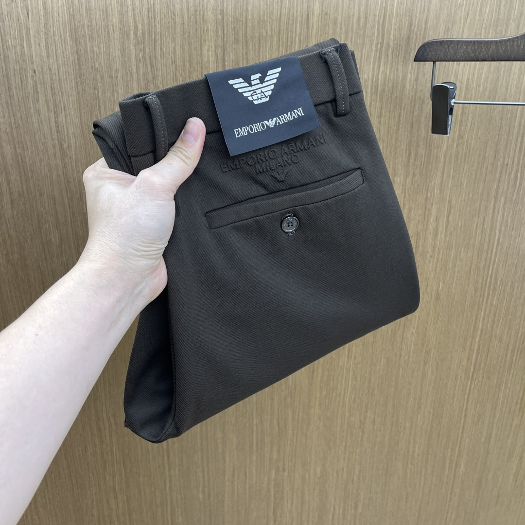 NO:596755,Autumn and winter AJ's new autumn and winter casual trousers are on sale simultaneously on the official website. The trousers are designed with craftsmanship, imported customer-supplied accessories and fabrics are customized, and factory products are exempted from inspection!  Every detail is done to the extreme, original hardware accessories, full of fashion, stylish and handsome upper body, a must-have item for fashionistas!  Original fh12 product!  Code number 29-38 no 35.37,,alexander wang19860909秋冬 AJ 秋冬新品休闲西裤 官网同步发售,裤身工艺设计,进口客供辅料、面料定制,代工厂出品免检！每个细节做到极致,原版五金配件,潮范十足、上身有型帅气,潮人必备单品！ fh12原单出品！ 码数29-38无35.37,,alexander wang,Men's clothing