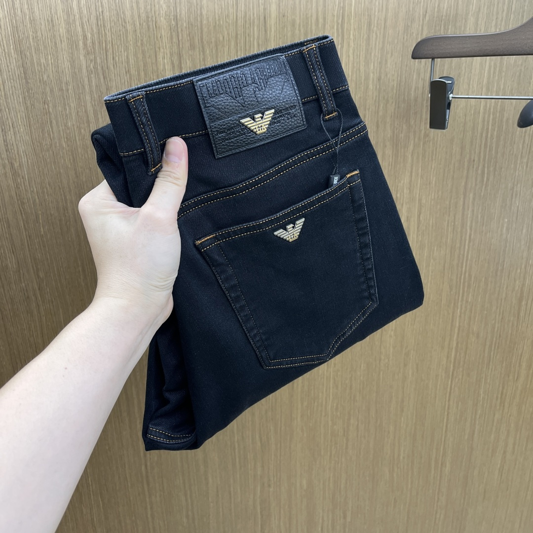 NO:596757,Autumn and winter AJ's new autumn and winter casual jeans are on sale simultaneously on the official website. The trousers are designed with body craftsmanship, imported customer-supplied accessories and fabrics are customized, and factory-produced products are exempted from inspection!  Every detail is done to the extreme, original hardware accessories, full of fashion, stylish and handsome upper body, a must-have item for fashionistas!  Original fh12 product!  Code number 29-38 no 35.37,,jeans,alexander wang19860909秋冬 AJ 秋冬新品休闲牛仔裤 官网同步发售,裤身工艺设计,进口客供辅料、面料定制,代工厂出品免检！每个细节做到极致,原版五金配件,潮范十足、上身有型帅气,潮人必备单品！ fh12原单出品！ 码数29-38无35.37,,jeans,alexander wang,Men's clothing