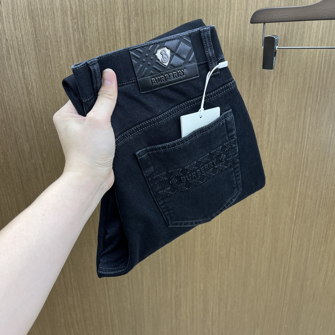 NO:596762,Autumn and winter BBR's new casual jeans for autumn and winter are on sale simultaneously on the official website, with trousers body craftsmanship design, imported customer-supplied accessories, fabric customization, and factory-produced products free of inspection!  Every detail is done to the extreme, original hardware accessories, full of fashion, stylish and handsome upper body, a must-have item for fashionistas!  Original fh12 product!  Code number 29-38 no 35.37,,jeans,alexander wang19860909秋冬 BBR 秋冬新品休闲牛仔裤 官网同步发售,裤身工艺设计,进口客供辅料、面料定制,代工厂出品免检！每个细节做到极致,原版五金配件,潮范十足、上身有型帅气,潮人必备单品！ fh12原单出品！ 码数29-38无35.37,,jeans,alexander wang,Men's clothing