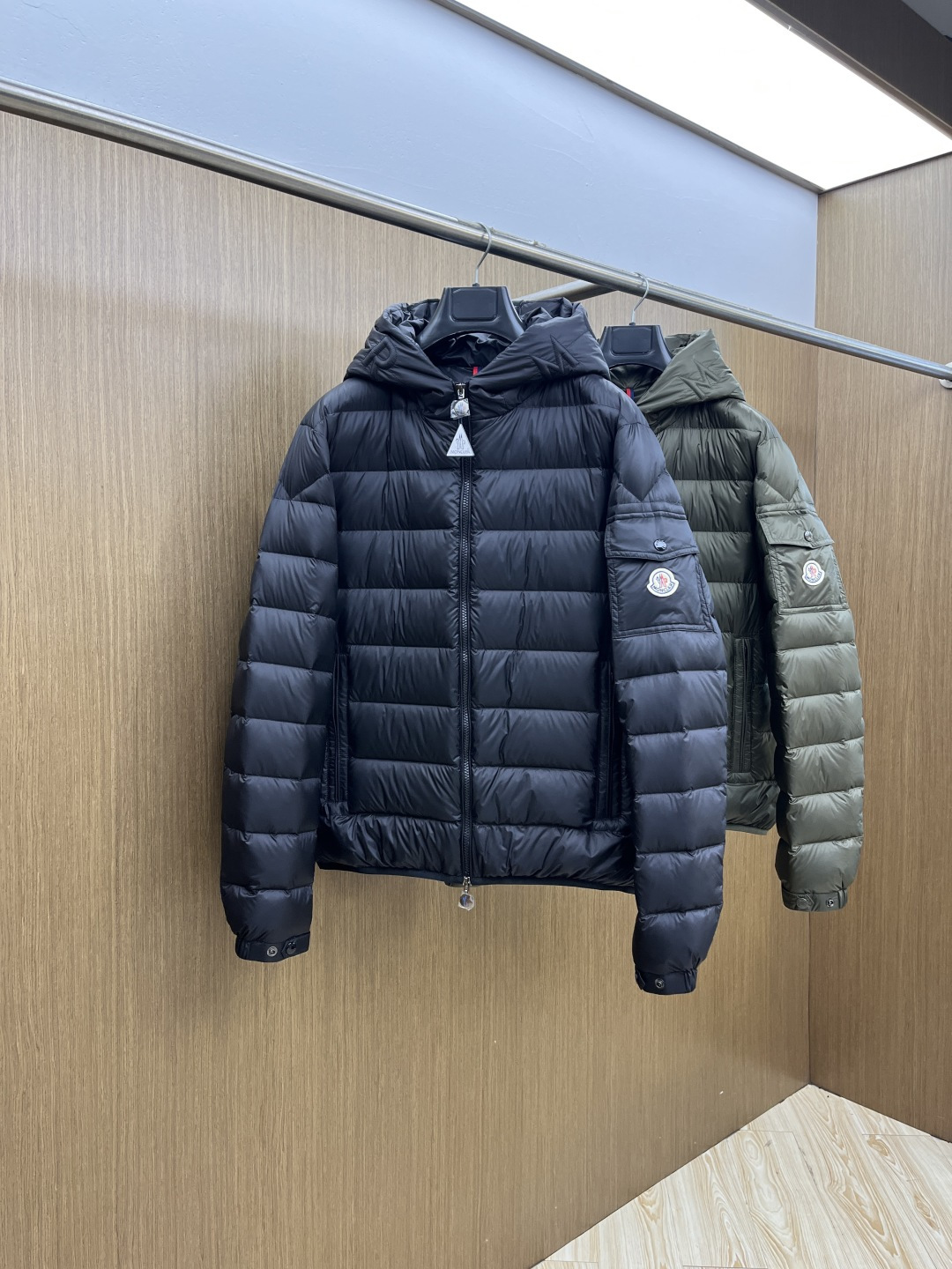 秋冬羽绒 Mon 🔥🔥高端私货 25秋冬上新 爆款蒙口轻薄羽绒服 选用进口面料 充绒量实足 定制五金 原