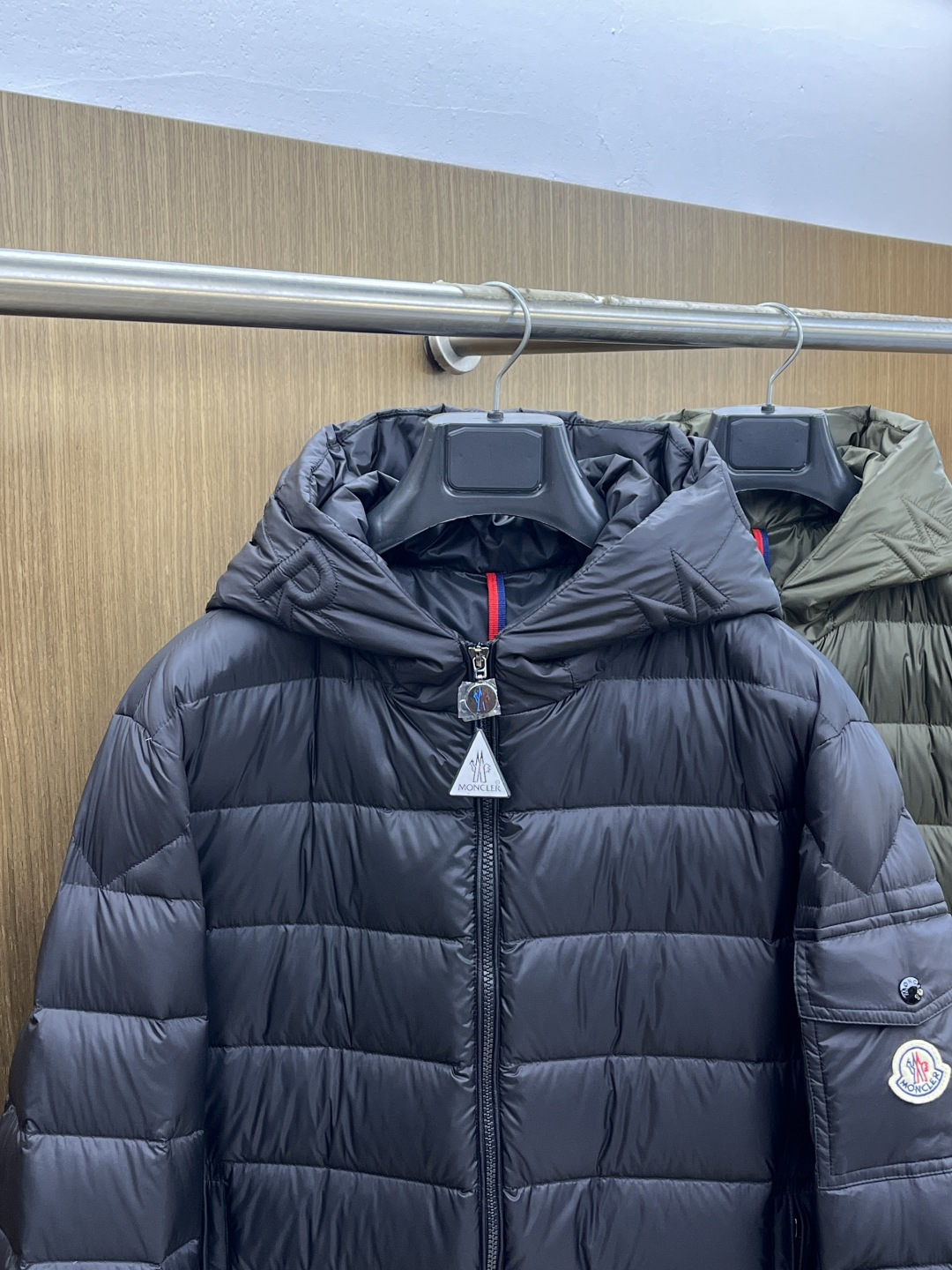 秋冬羽绒 Mon 🔥🔥高端私货 25秋冬上新 爆款蒙口轻薄羽绒服 选用进口面料 充绒量实足 定制五金 原