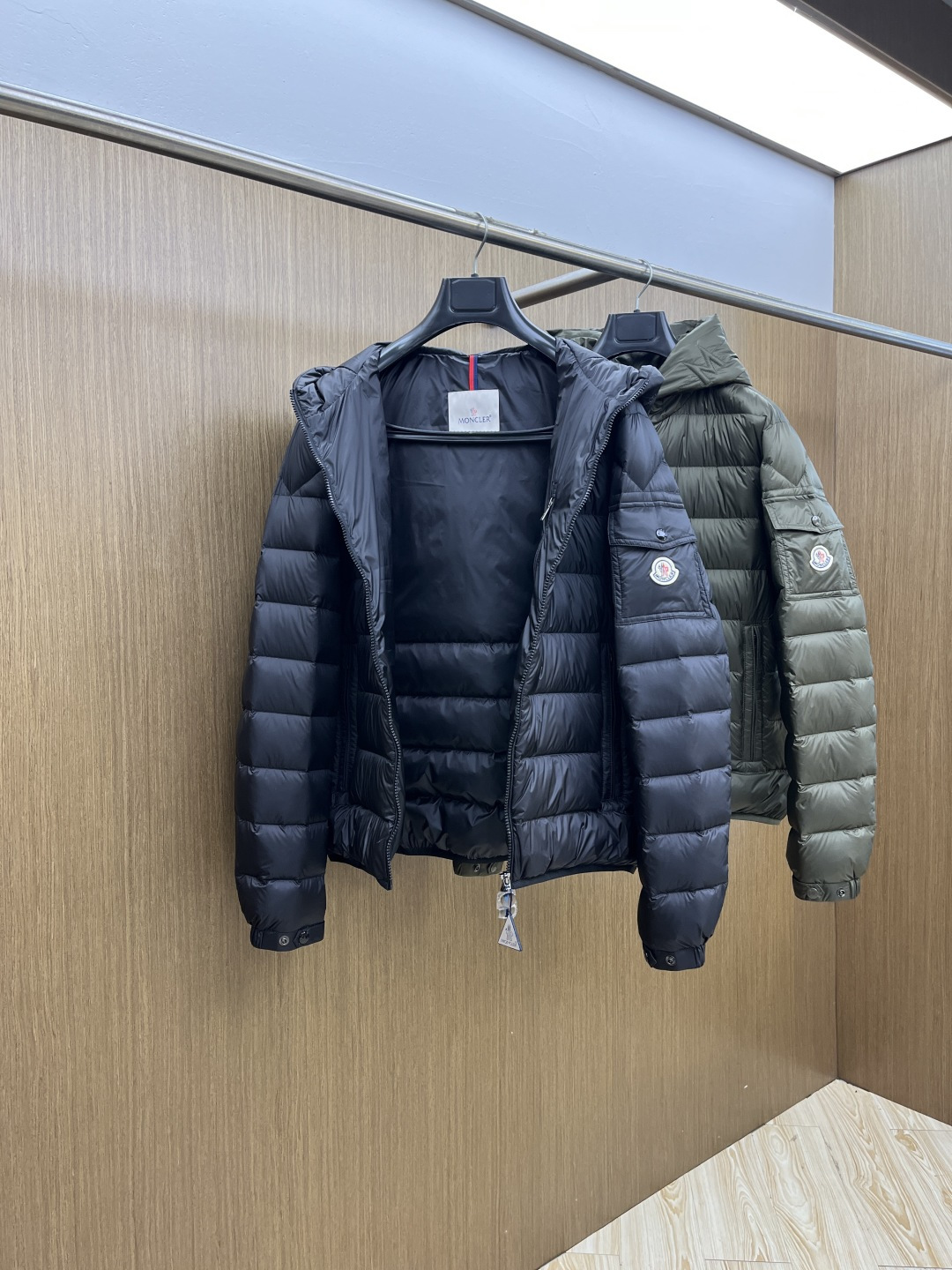 秋冬羽绒 Mon 🔥🔥高端私货 25秋冬上新 爆款蒙口轻薄羽绒服 选用进口面料 充绒量实足 定制五金 原