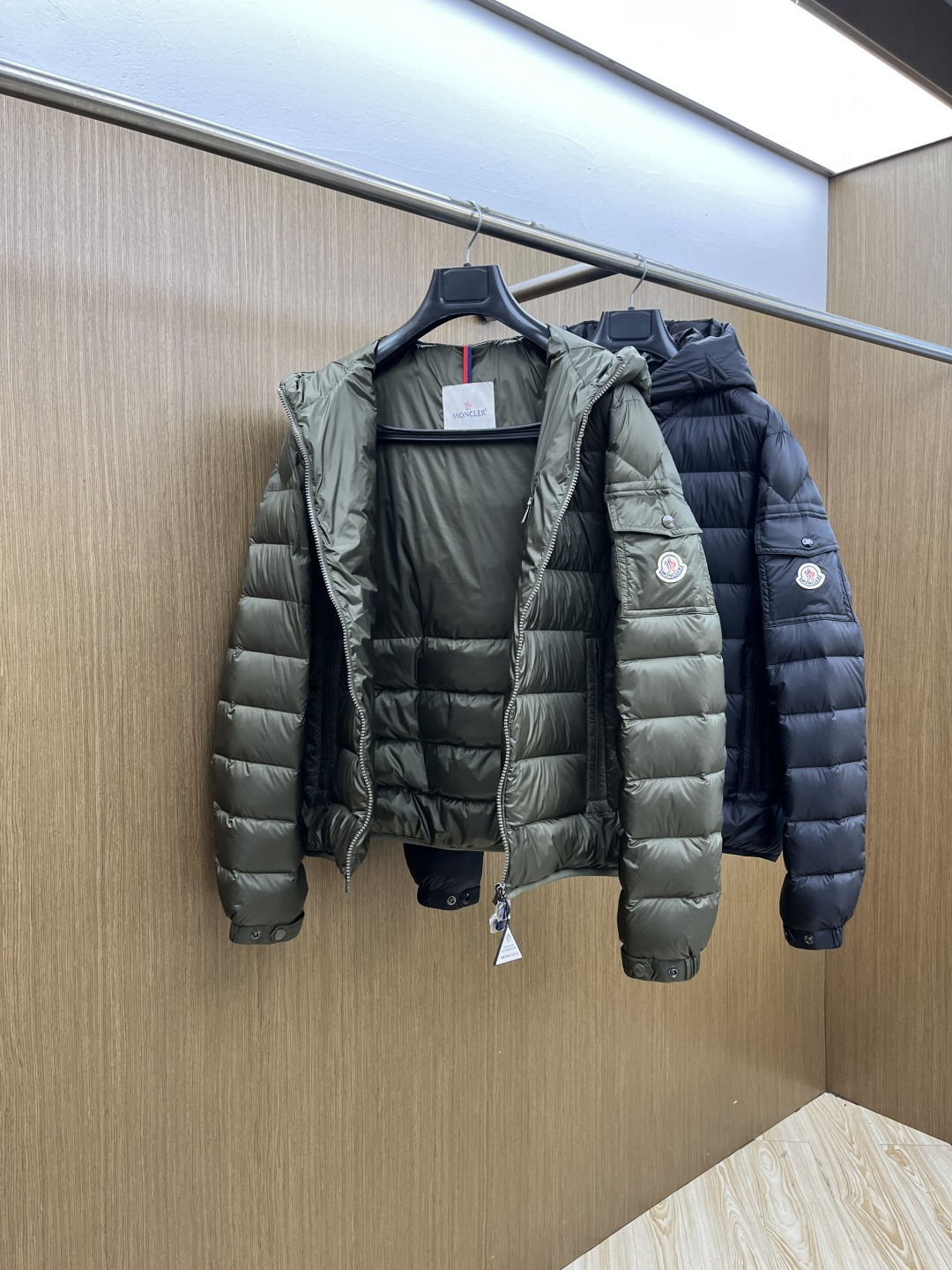 秋冬羽绒 Mon 🔥🔥高端私货 25秋冬上新 爆款蒙口轻薄羽绒服 选用进口面料 充绒量实足 定制五金 原