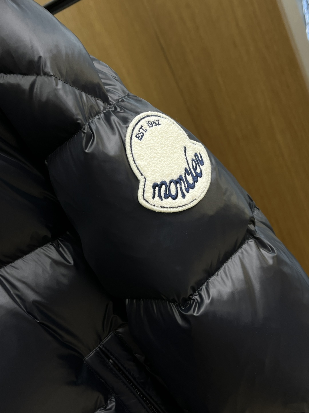 秋冬羽绒 Mon 🔥秋冬顶级版本同步雾面黑 百分百新国标90% 王牌新单 ！一个我期待了一个下半年的王 