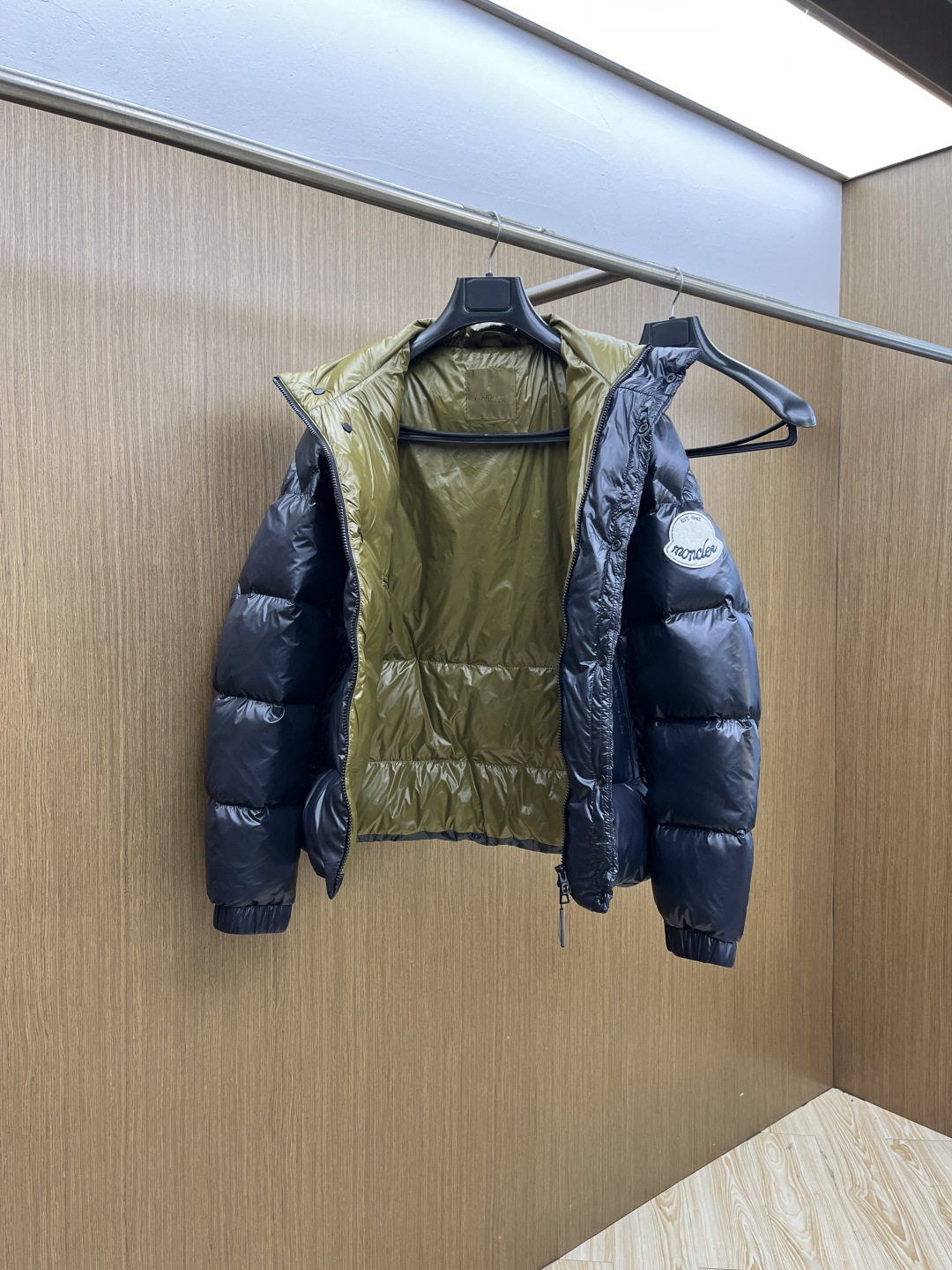 秋冬羽绒 Mon 🔥秋冬顶级版本同步雾面黑 百分百新国标90% 王牌新单 ！一个我期待了一个下半年的王 
