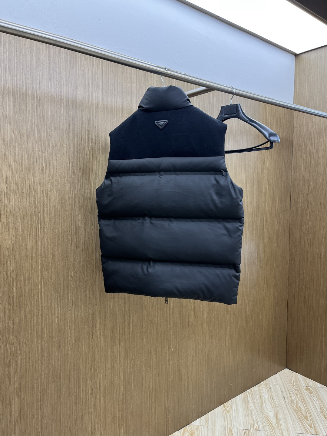 秋冬羽绒 PD 🔥🔥高端私货 2025新品 Prada新款羽绒马甲 秀场新品，品相非常完美，高科技防水面