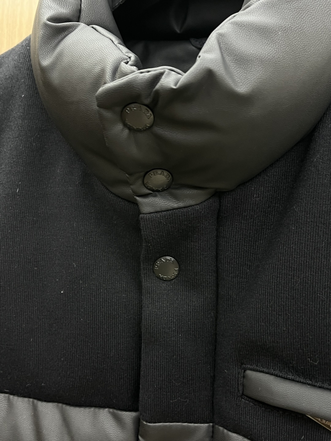 秋冬羽绒 PD 🔥🔥高端私货 2025新品 Prada新款羽绒马甲 秀场新品，品相非常完美，高科技防水面