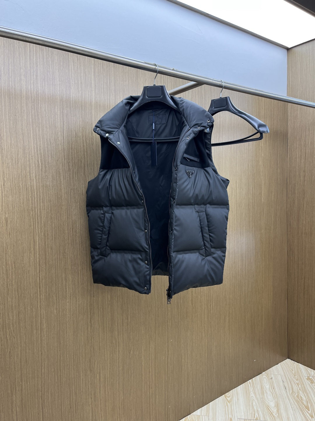 秋冬羽绒 PD 🔥🔥高端私货 2025新品 Prada新款羽绒马甲 秀场新品，品相非常完美，高科技防水面