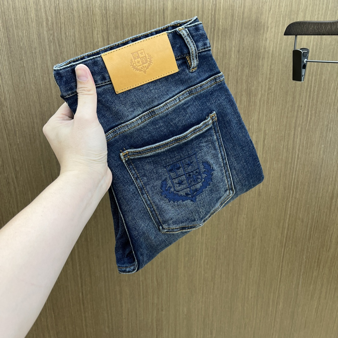 NO:613649,Autumn and winter LP new models are coming. Hot new products in autumn and winter are available. The best original jeans in physical stores, suitable for all ages. The highest version of imported European fabrics on the market. Comfortable, soft and skin-friendly, with super upper body effect, fashionable and versatile fzh is straight and stylish, a wardrobe must-have!  Suitable for any occasion. Sizes: 29-38 without 35.37, loro piana, jeans, alexander wang19860909秋冬 LP新款来袭秋冬爆款新品 有售 实体店极品牛仔裤原版好货,适合各个年龄段.市场最高版本的欧洲进口面料.舒适柔软亲肤,上身效果超级棒时尚百搭 fzh笔挺有型,衣橱必备！适合任何场合穿着 尺码:29-38无35.37,,loro piana,jeans,alexander wang,Men's clothing