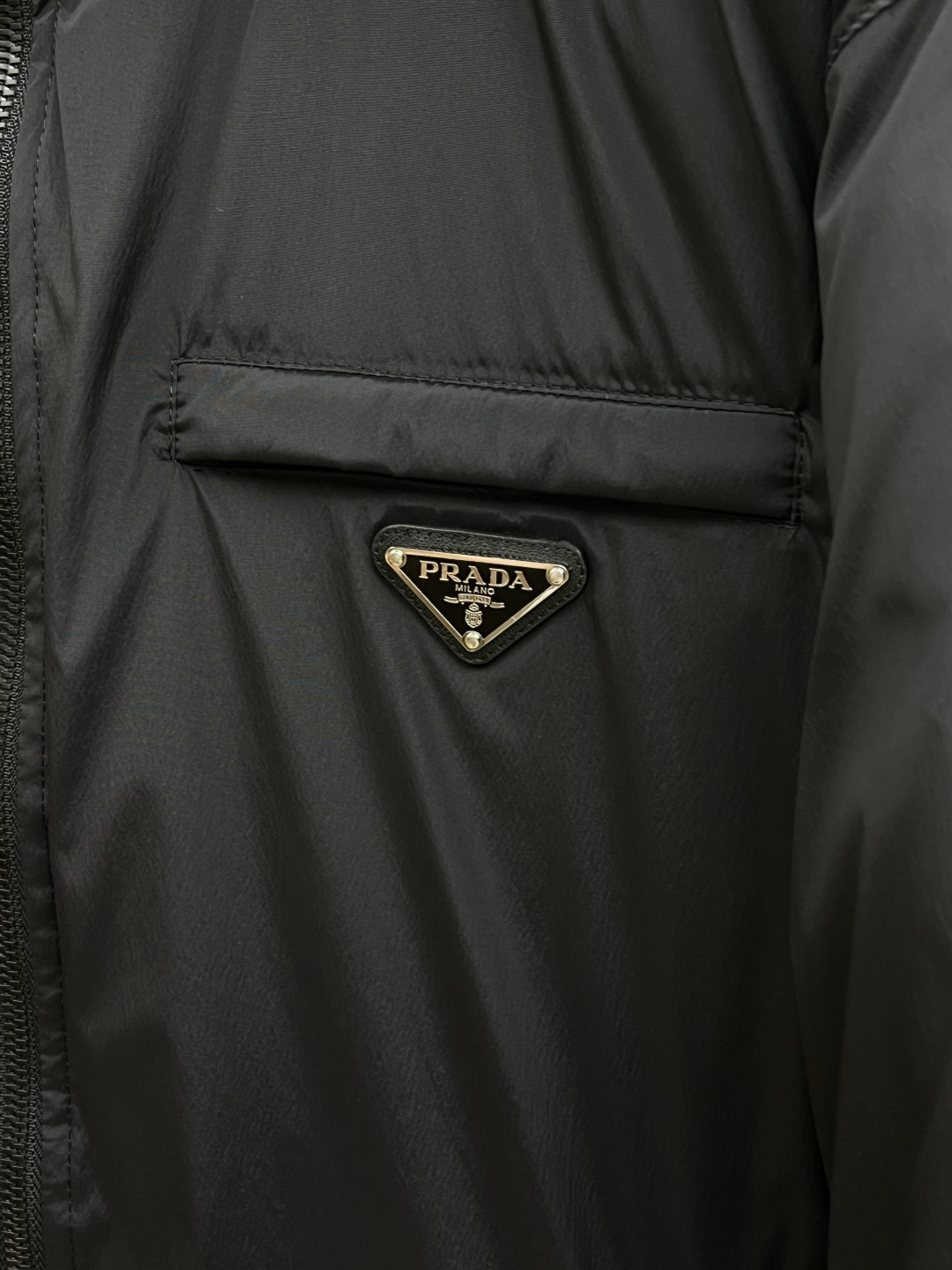秋冬羽绒 🆕Prada普拉达 双面穿 2025ss秋冬新款时尚休闲羽绒外套连帽（可拆卸）.处处细节显工艺