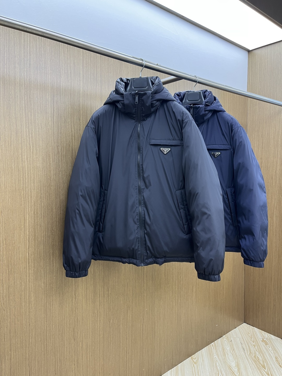 秋冬羽绒 🆕Prada普拉达 双面穿 2025ss秋冬新款时尚休闲羽绒外套连帽（可拆卸）.处处细节显工艺