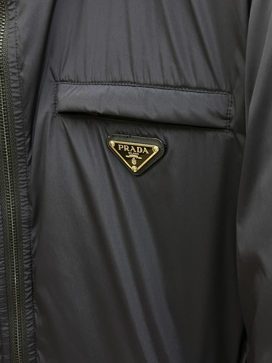 秋冬羽绒 🆕Prada普拉达 双面穿 2025ss秋冬新款时尚休闲羽绒外套连帽（可拆卸）.处处细节显工艺